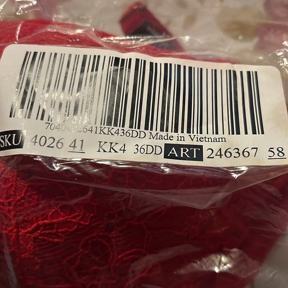 Victoria’s Secret red lace bra 36DD - Picture 3 of 3